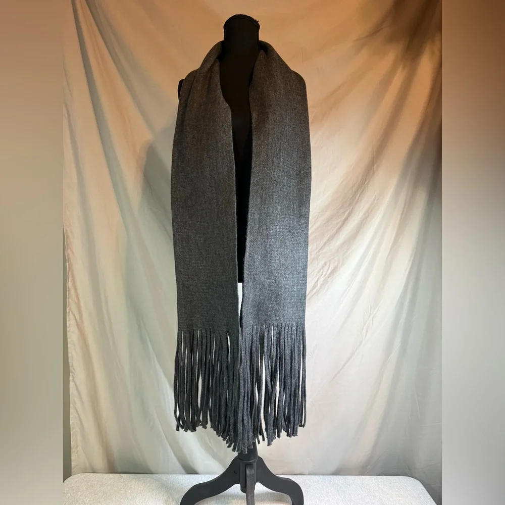Lucky Brand Charcoal Gray Brushed Knit Scarf 🧣✨‎